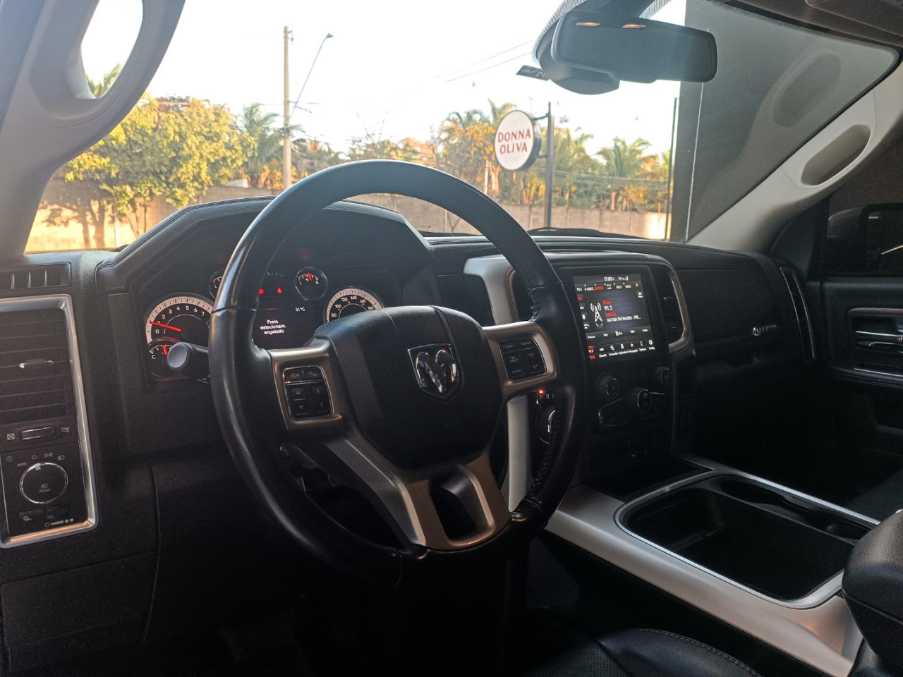 Classic 5.7 V8 32V 4P HEMI LARAMIE AUTOMÁTICO