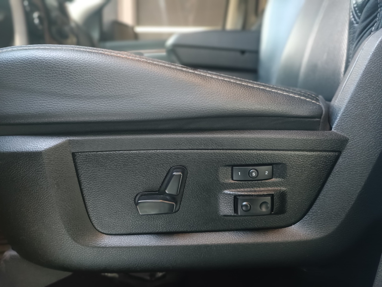 Classic 5.7 V8 32V 4P HEMI LARAMIE AUTOMÁTICO