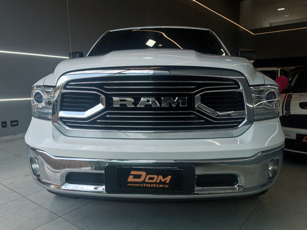 Classic 5.7 V8 32V 4P HEMI LARAMIE AUTOMÁTICO