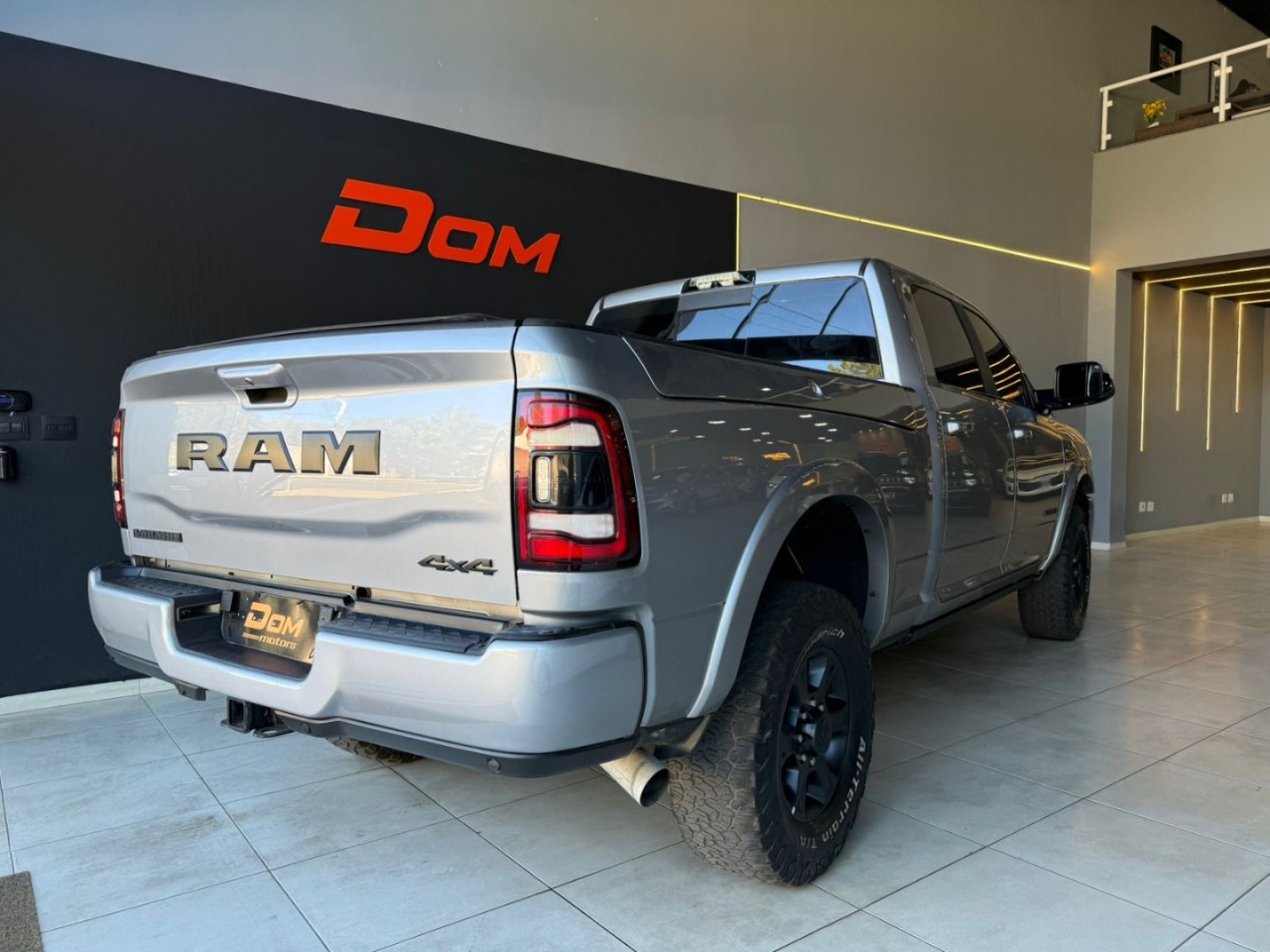 2500 6.7 I6 24V SLT CABINE DUPLA TURBO DIESEL LARAMIE 4X4 AUTOMÁTICO