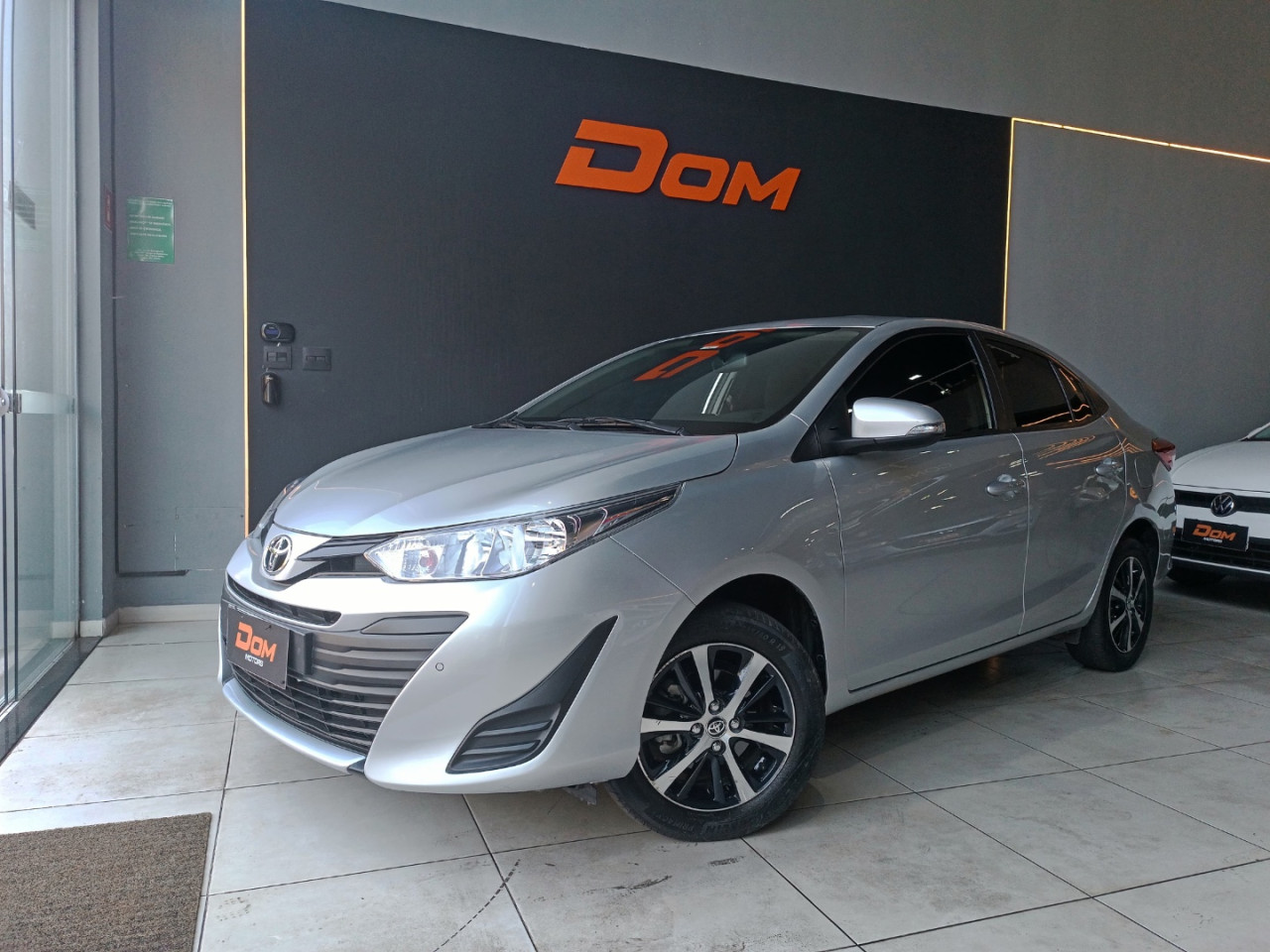 Yaris Sedan 1.5 16V 4P FLEX XL LIVE MULTIDRIVE AUTOMÁTICO CVT