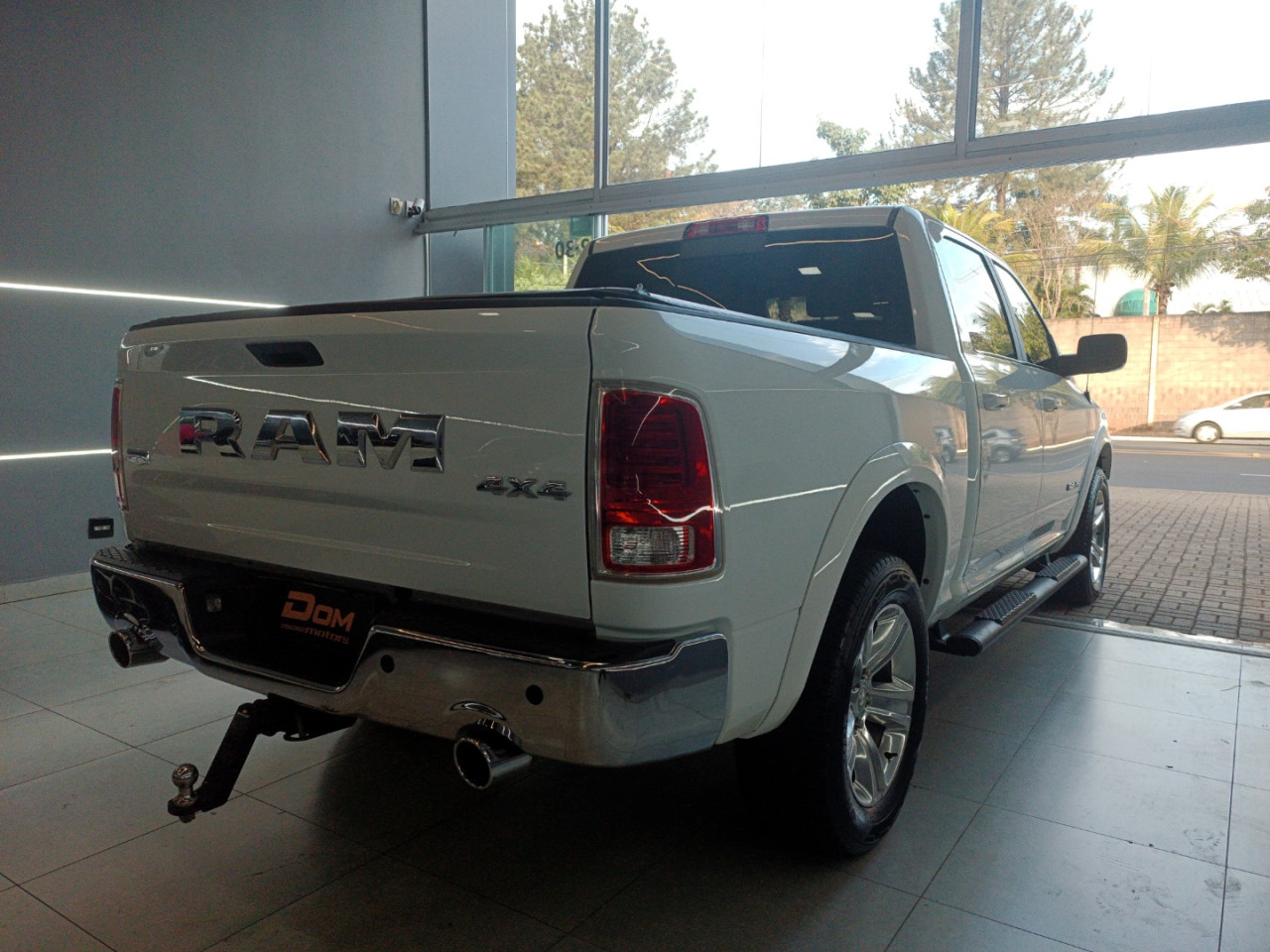 Classic 5.7 V8 32V 4P HEMI LARAMIE AUTOMÁTICO