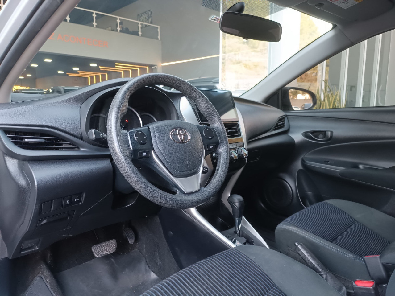Yaris Sedan 1.5 16V 4P FLEX XL LIVE MULTIDRIVE AUTOMÁTICO CVT