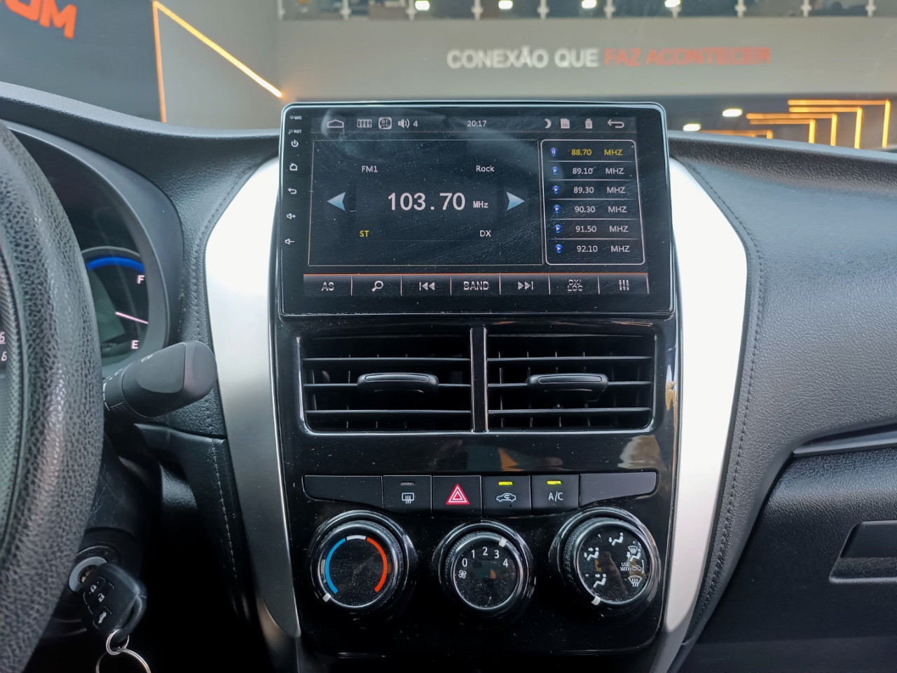 Yaris Sedan 1.5 16V 4P FLEX XL LIVE MULTIDRIVE AUTOMÁTICO CVT