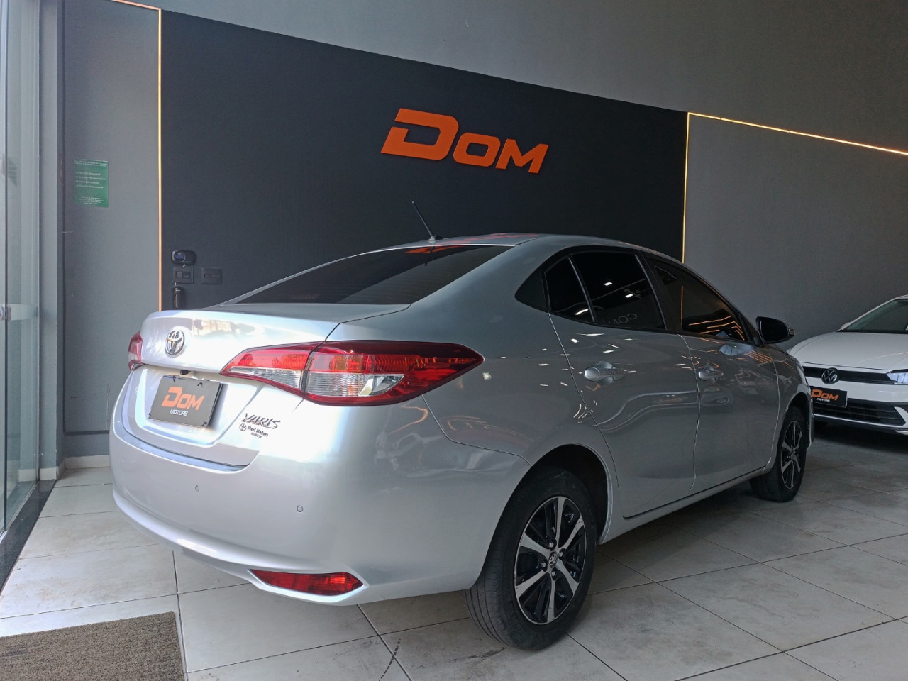 Yaris Sedan 1.5 16V 4P FLEX XL LIVE MULTIDRIVE AUTOMÁTICO CVT
