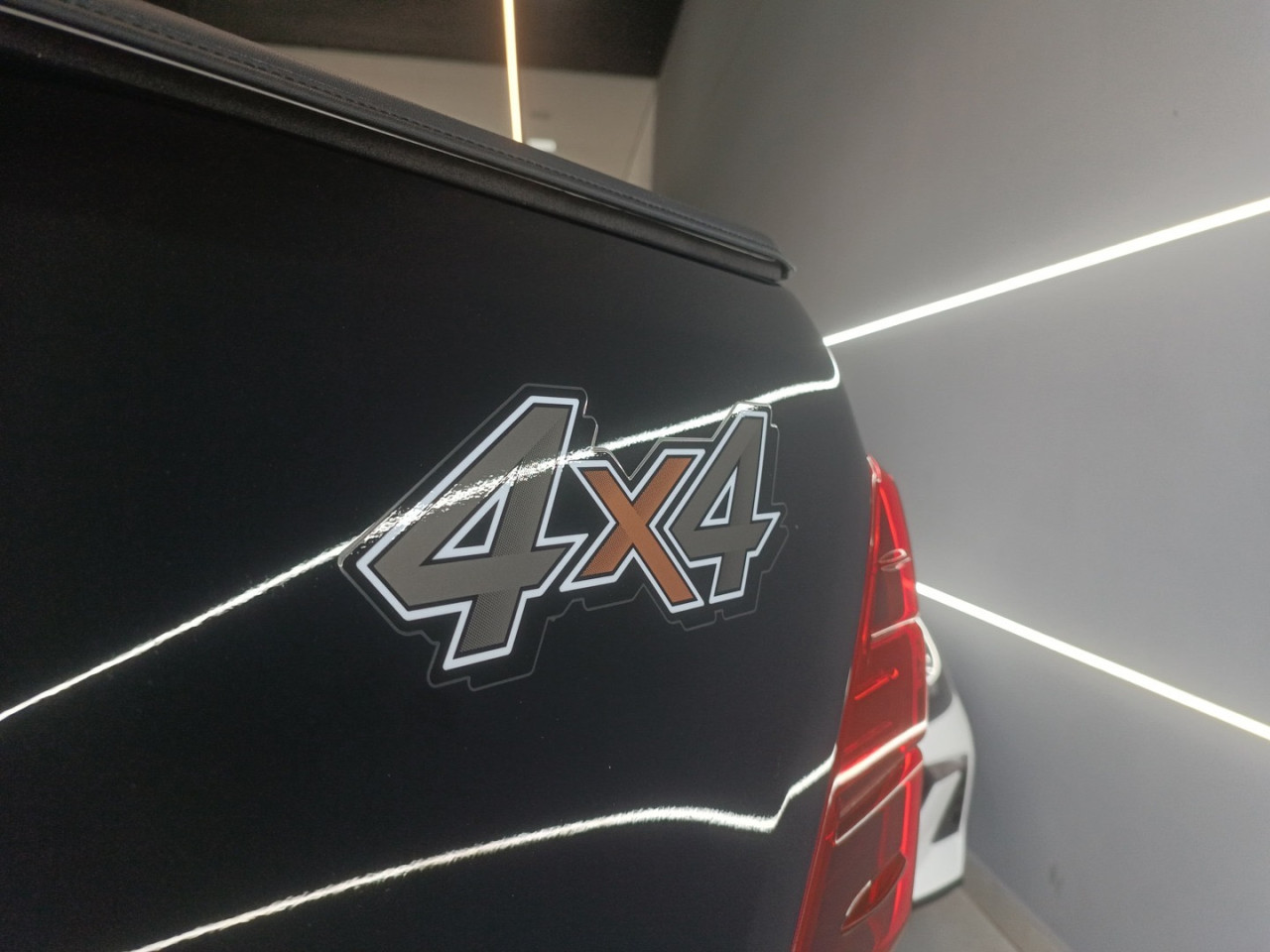 TOYOTA Hilux Caminhonete 2.8 16V SRX PLUS 4X4 TURBO DIESEL CABINE DUPLA AUTOMÁTICO