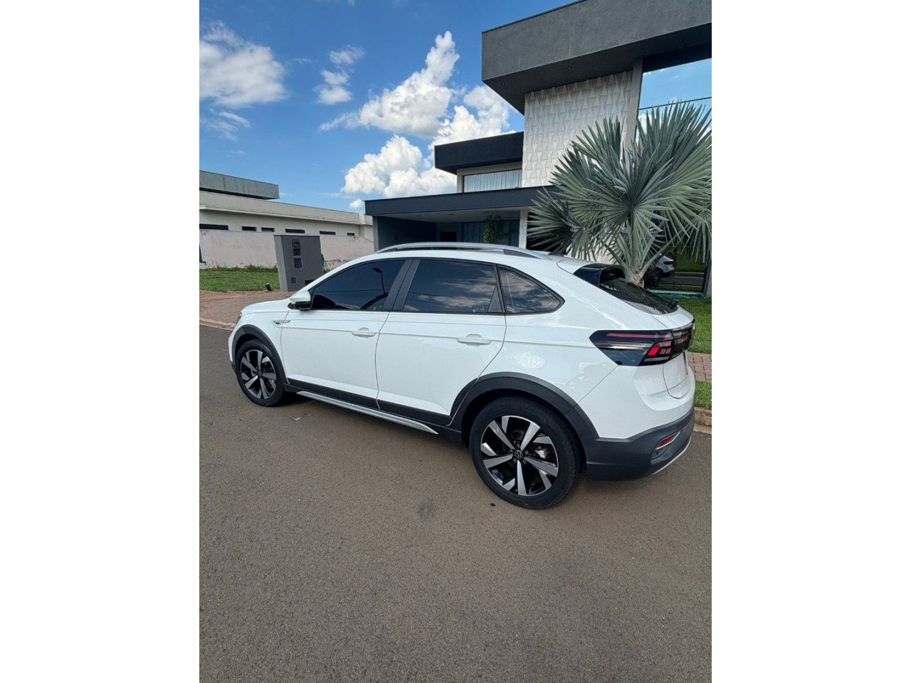 VOLKSWAGEN Nivus 1.0 4P FLEX 200 TSI HIGHLINE TURBO AUTOMÁTICO
