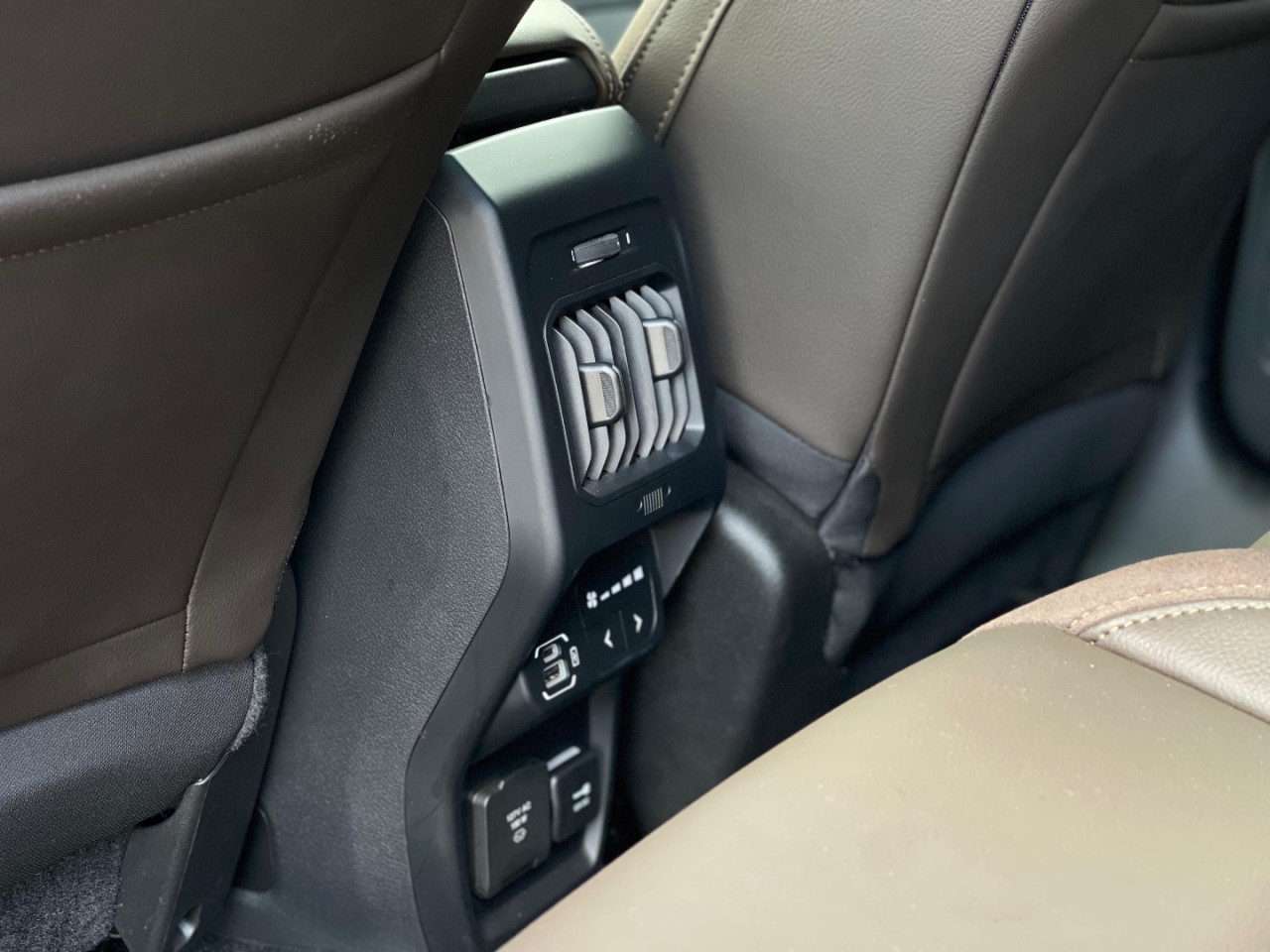 JEEP Commander 2.0 16V 4P TD380 OVERLAND TURBO DIESEL AUTOMÁTICO