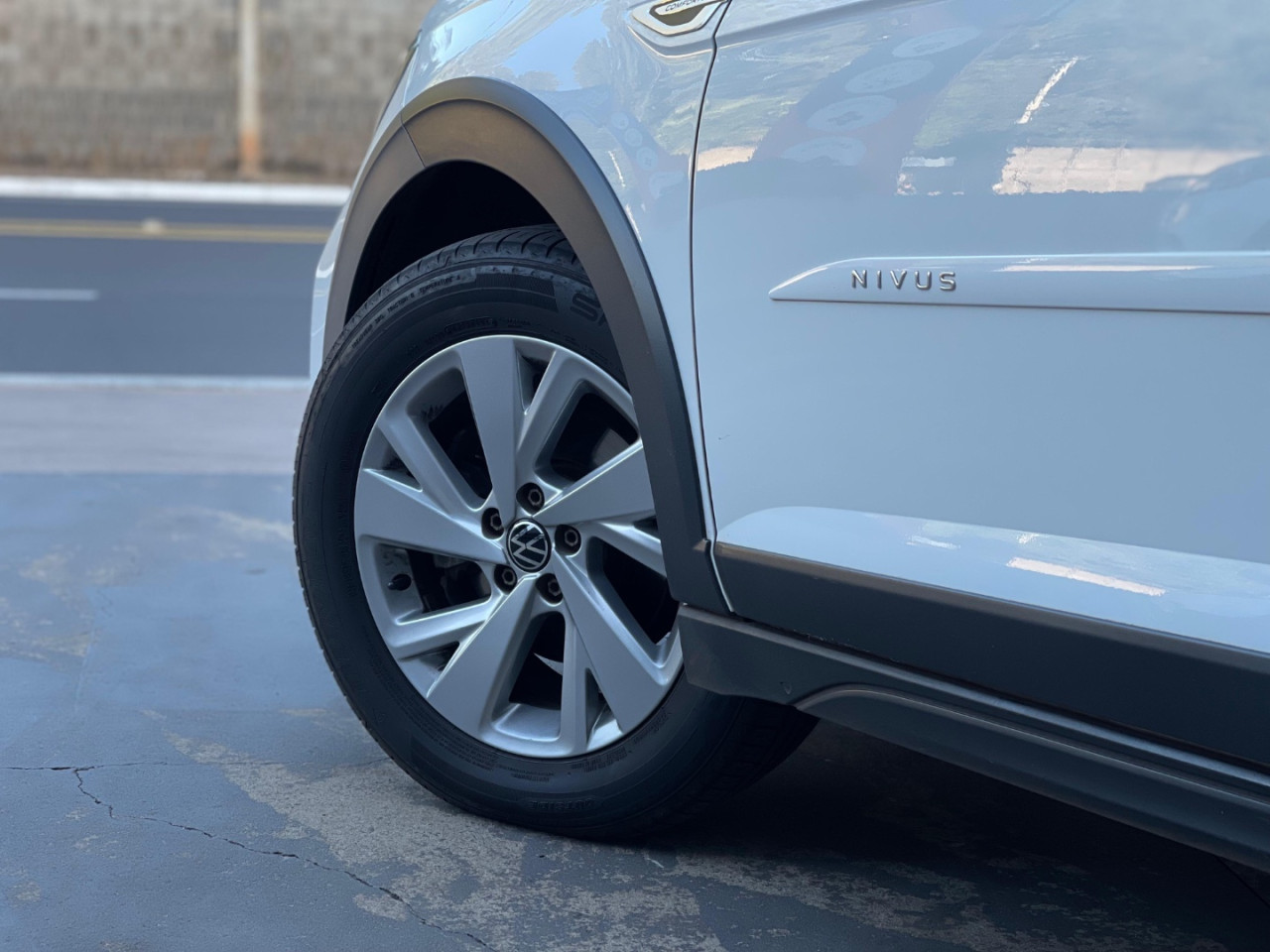 VOLKSWAGEN Nivus 1.0 4P FLEX 200 TSI COMFORTLINE TURBO AUTOMÁTICO
