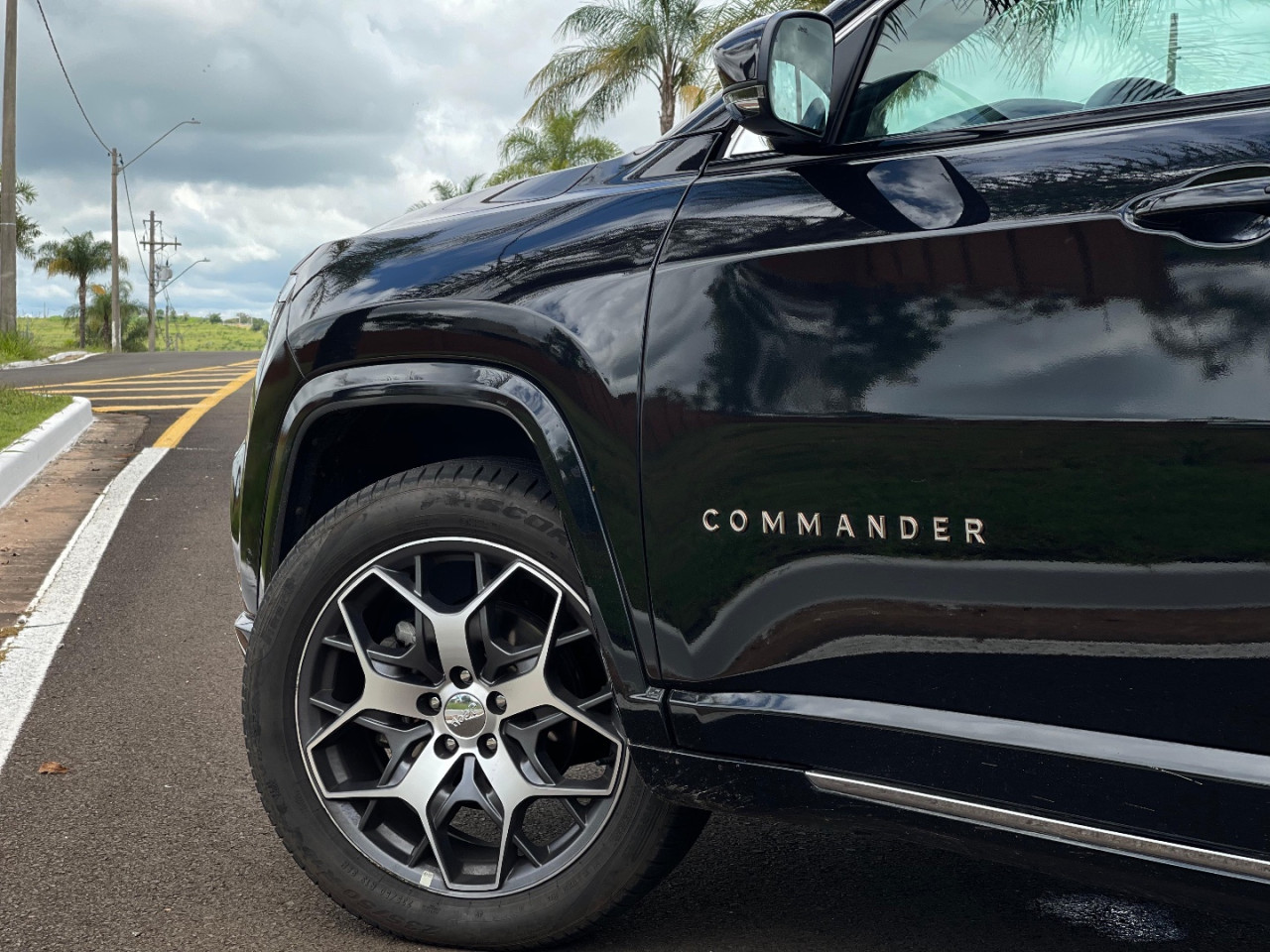 JEEP Commander 2.0 16V 4P TD380 OVERLAND TURBO DIESEL AUTOMÁTICO