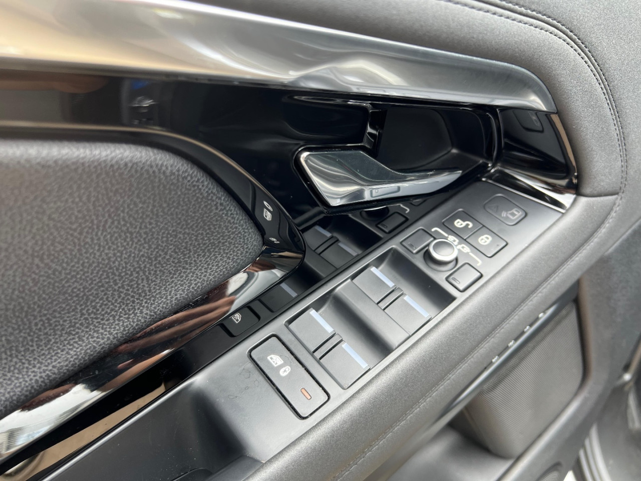 LAND ROVER Range Rover Evoque 2.0 4P FLEX P250 R-DYNAMIC SE AWD AUTOMÁTICO