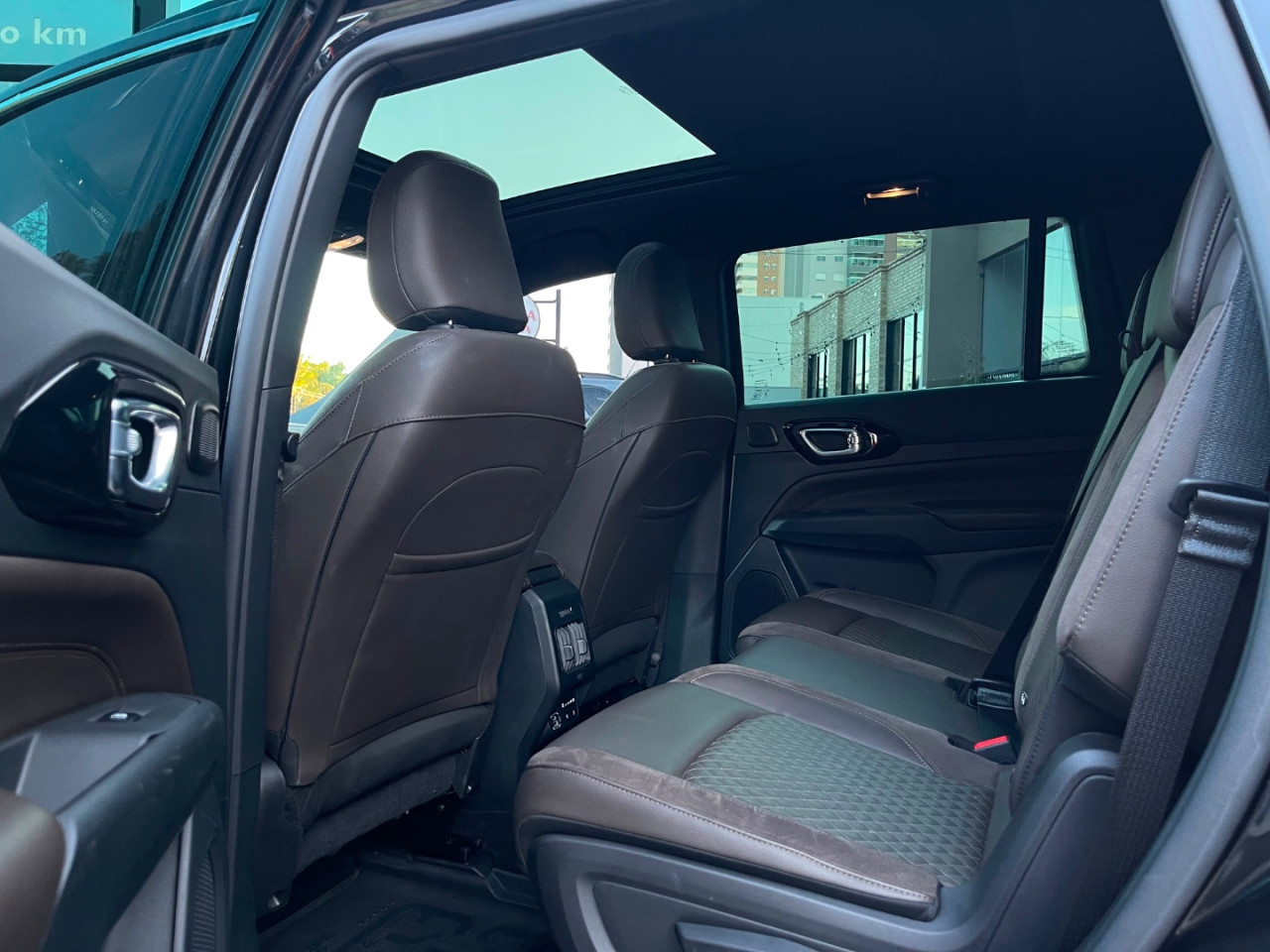 JEEP Commander 2.0 16V 4P TD380 OVERLAND 4X4 TURBO DIESEL AUTOMÁTICO AT9