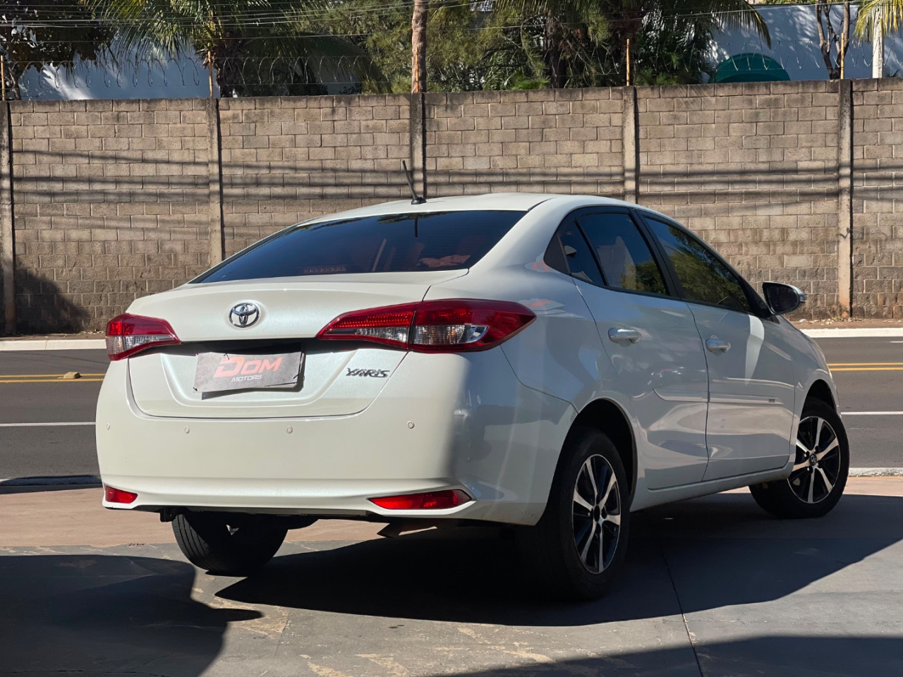 TOYOTA Yaris Sedan 1.5 16V 4P FLEX XL MULTIDRIVE AUTOMÁTICO CVT