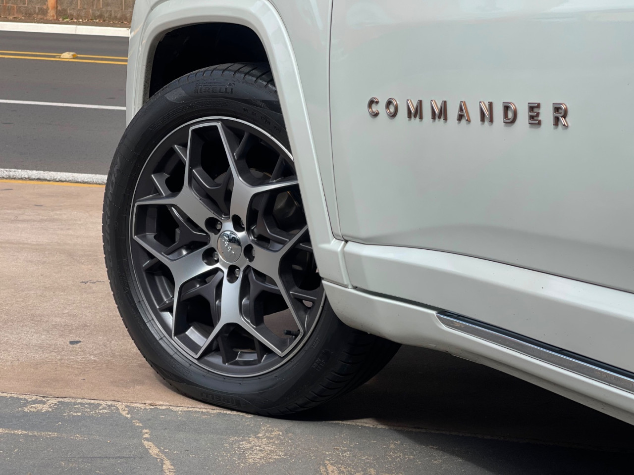 JEEP Commander 2.0 16V 4P TD380 OVERLAND 4X4 TURBO DIESEL AUTOMÁTICO AT9