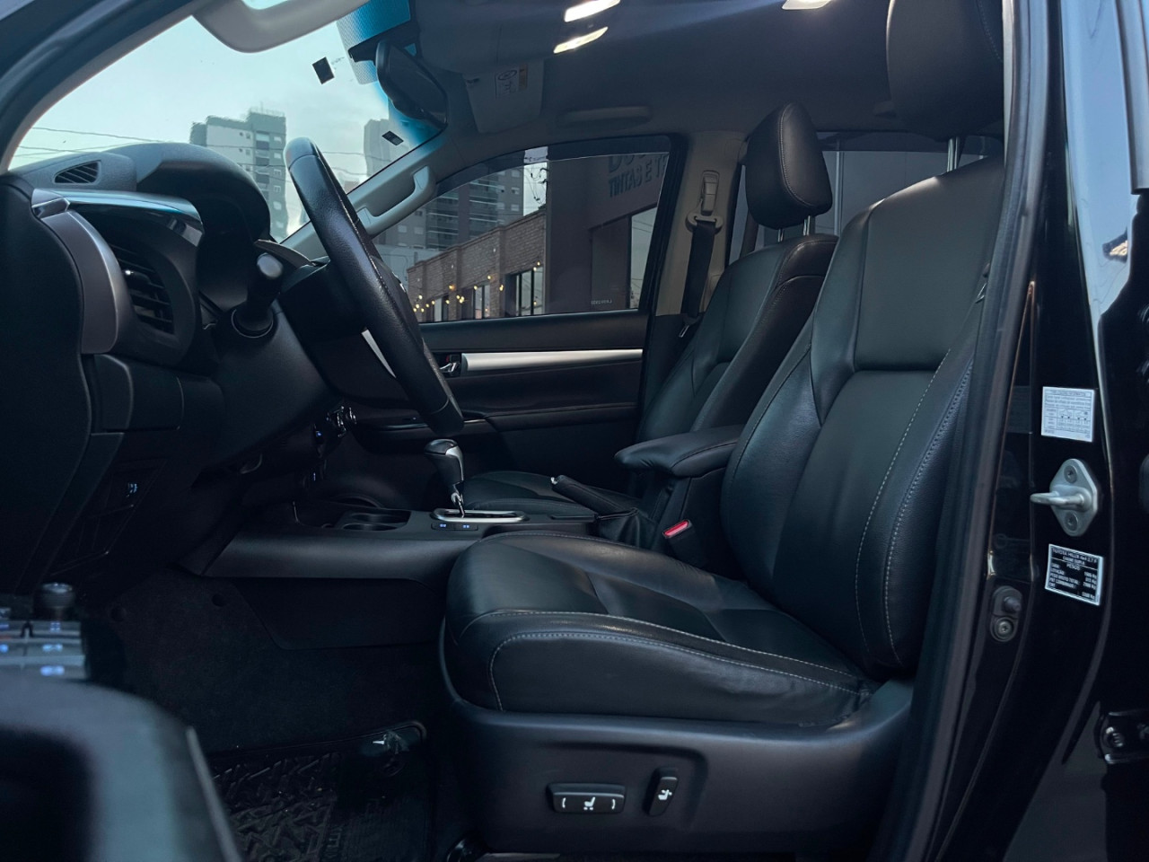 TOYOTA Hilux Caminhonete 2.7 16V 4P SRV FLEX 4X4  CABINE DUPLA AUTOMÁTICO