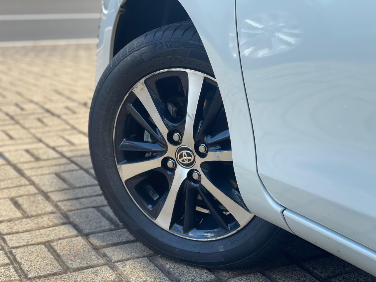 TOYOTA Yaris Hatch 1.5 16V 4P FLEX XLS MULTIDRIVE AUTOMÁTICO CVT