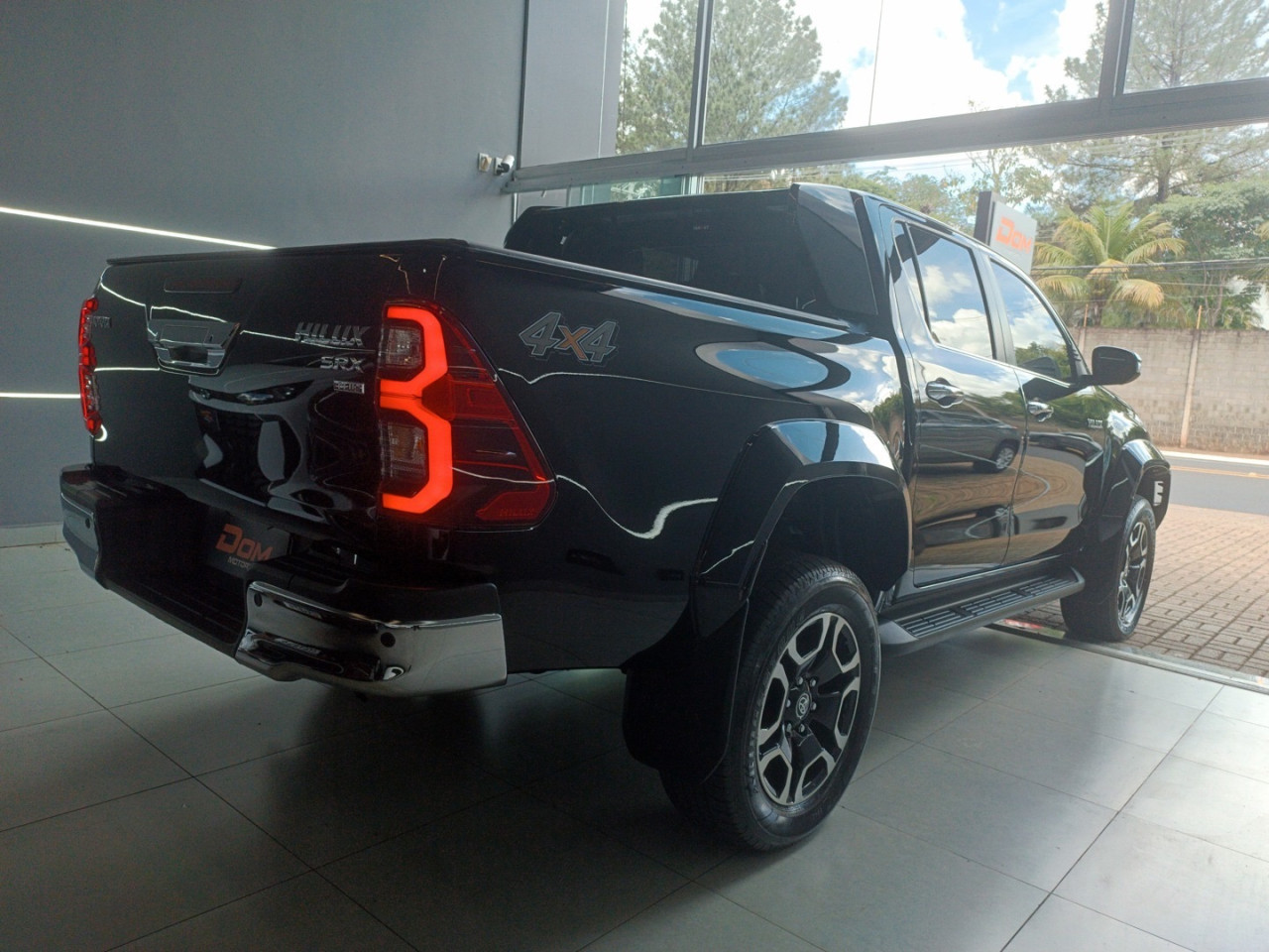 TOYOTA Hilux Caminhonete 2.8 16V SRX PLUS 4X4 TURBO DIESEL CABINE DUPLA AUTOMÁTICO