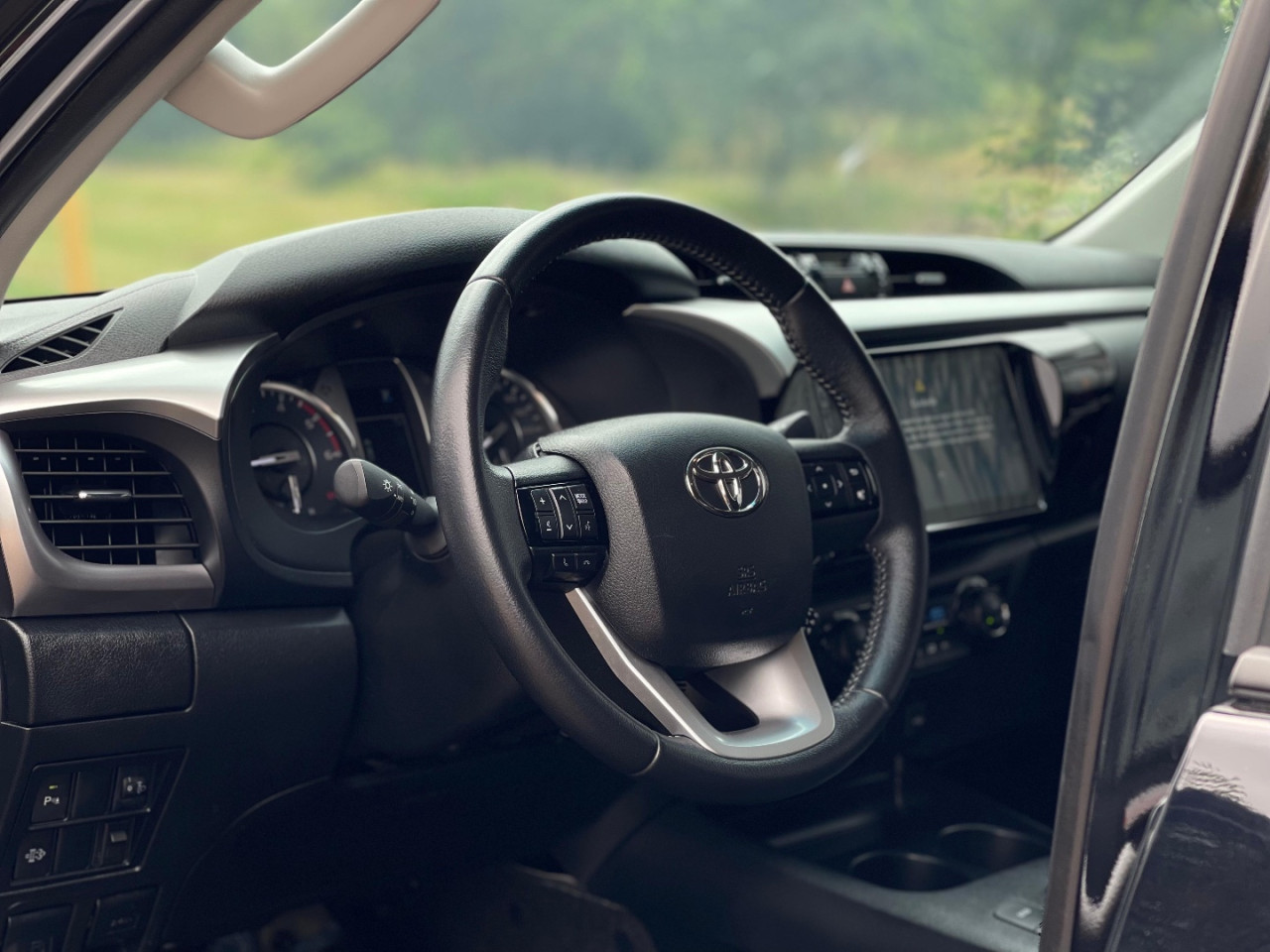 TOYOTA Hilux Caminhonete 2.8 16V 4P SR 4X4 DIESEL CABINE DUPLA AUTOMÁTICO