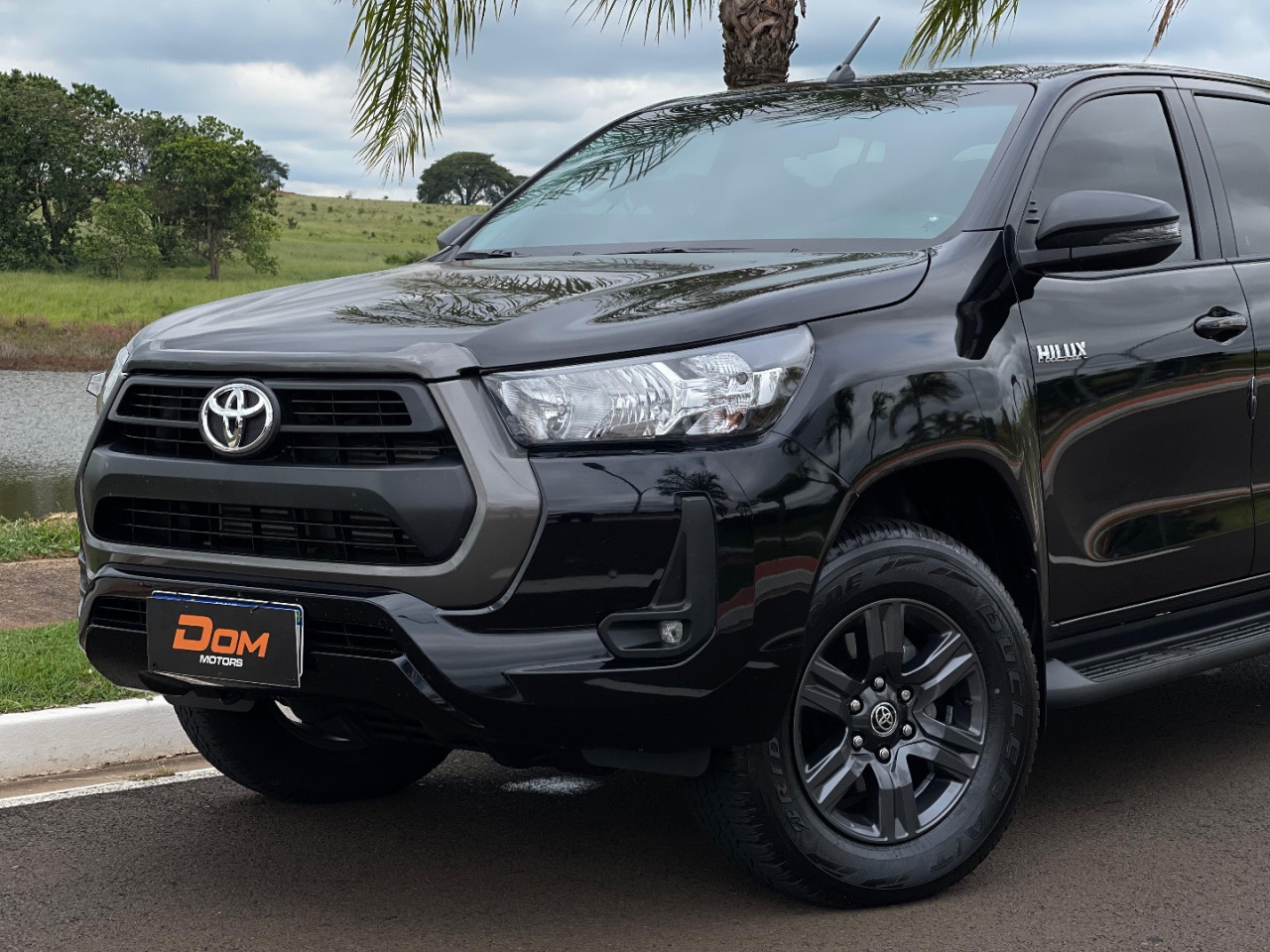 TOYOTA Hilux Caminhonete 2.8 16V 4P SR 4X4 DIESEL CABINE DUPLA AUTOMÁTICO