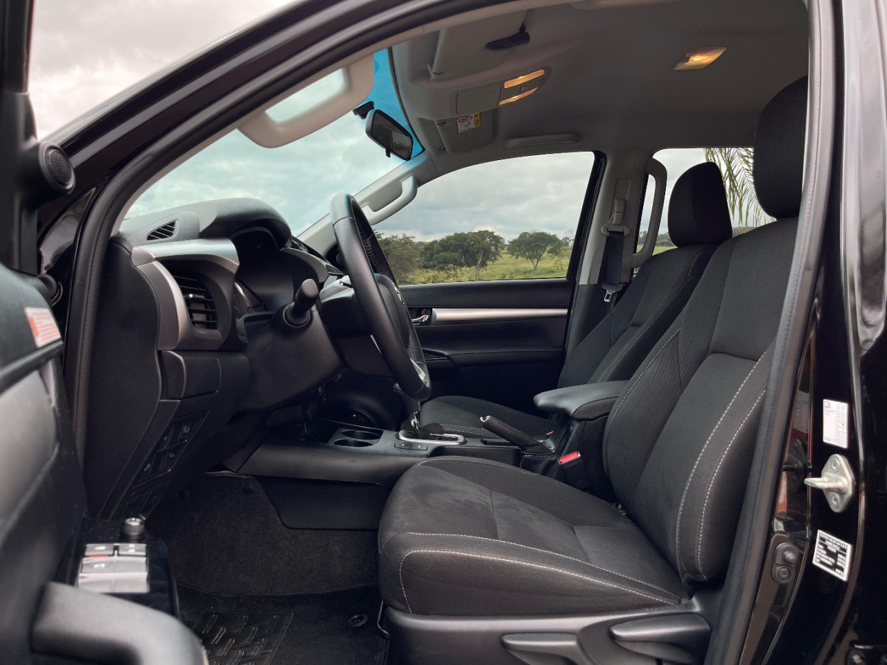 TOYOTA Hilux Caminhonete 2.8 16V 4P SR 4X4 DIESEL CABINE DUPLA AUTOMÁTICO