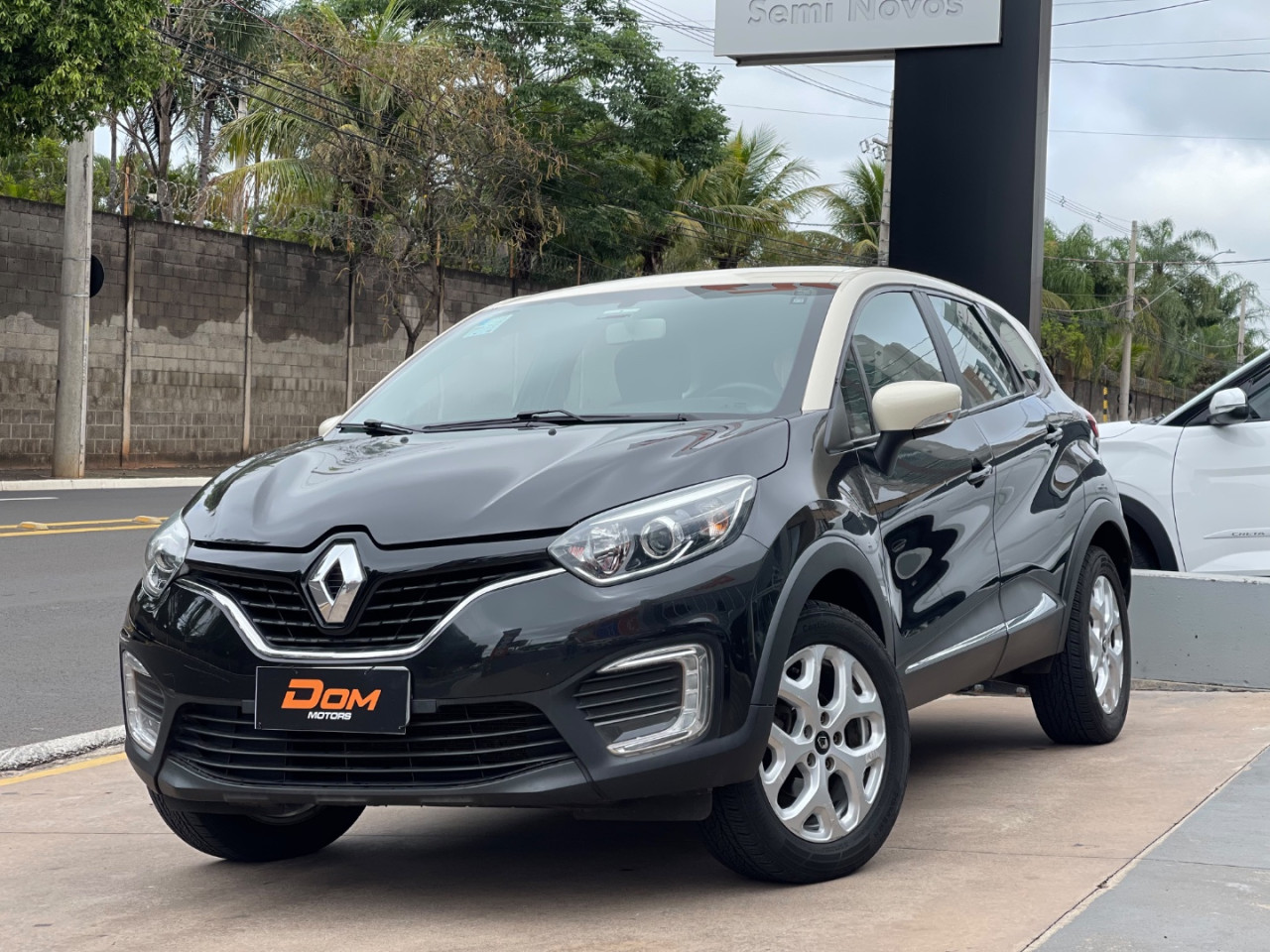 Captur 1.6 16V 4P FLEX SCE LIFE X-TRONIC CVT