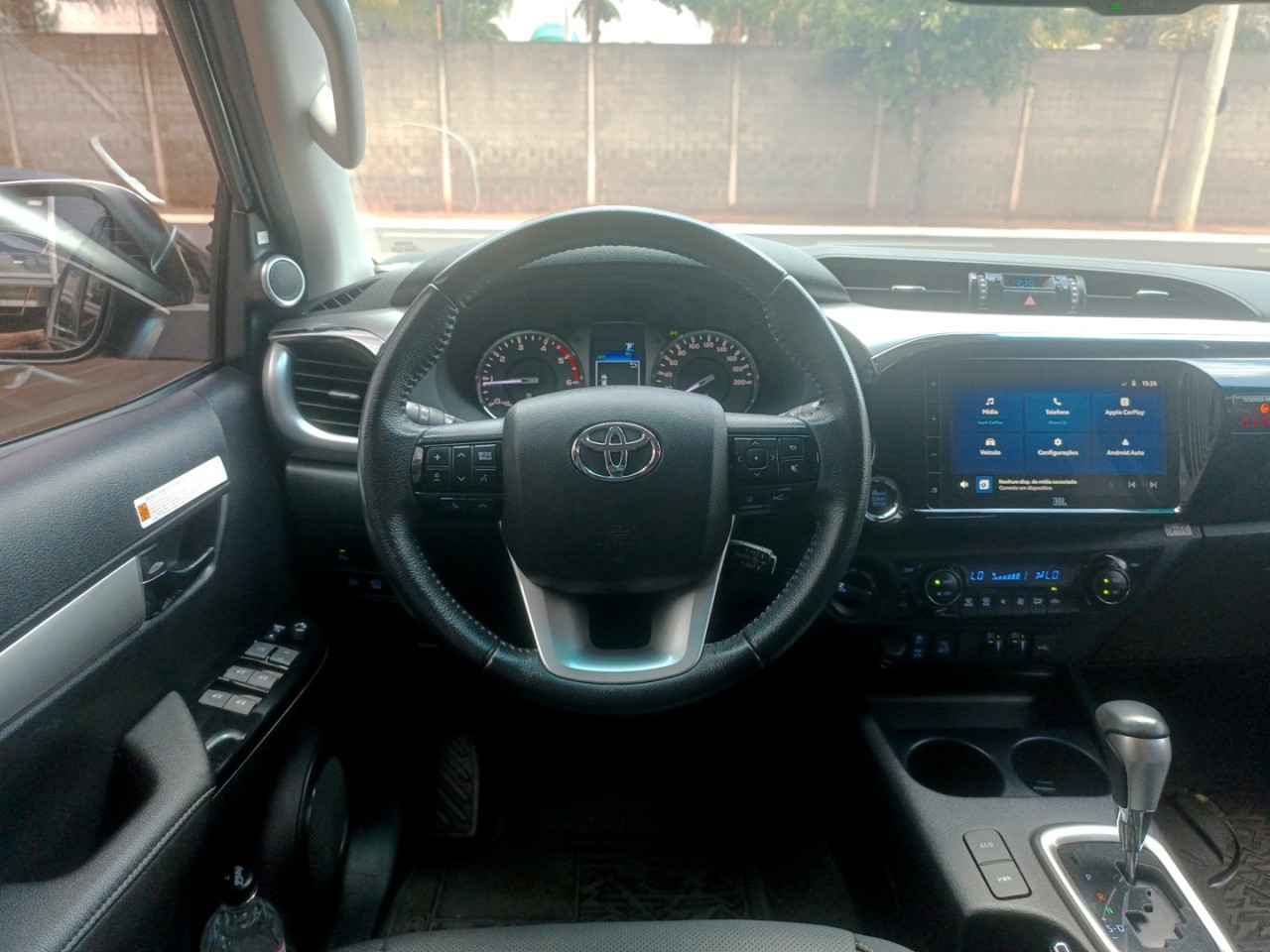 TOYOTA Hilux Caminhonete 2.8 16V SRX PLUS 4X4 TURBO DIESEL CABINE DUPLA AUTOMÁTICO