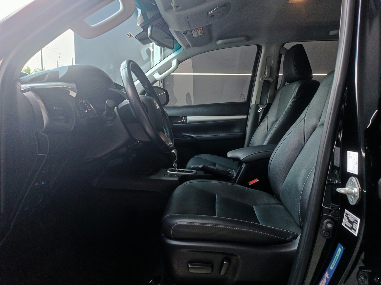 TOYOTA Hilux Caminhonete 2.8 16V SRX PLUS 4X4 TURBO DIESEL CABINE DUPLA AUTOMÁTICO