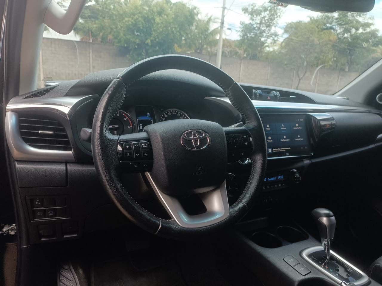 TOYOTA Hilux Caminhonete 2.8 16V SRX PLUS 4X4 TURBO DIESEL CABINE DUPLA AUTOMÁTICO