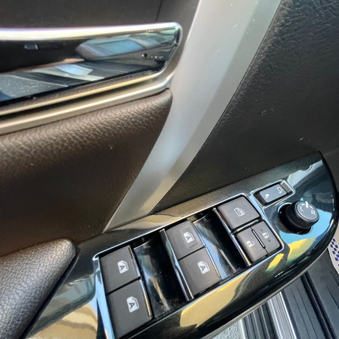 Hilux SW4 2.8 4P SRX 4X4 7 LUGARES TURBO DIESEL AUTOMÁTICO