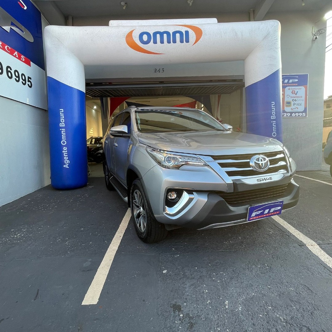 TOYOTA Hilux SW4 2.8 16V 4P SRX 4X4 7 LUGARES TURBO DIESEL AUTOMÁTICO