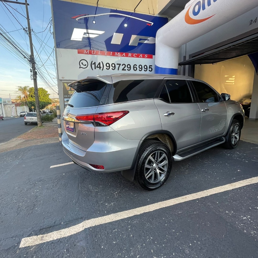 TOYOTA Hilux SW4 2.8 16V 4P SRX 4X4 7 LUGARES TURBO DIESEL AUTOMÁTICO