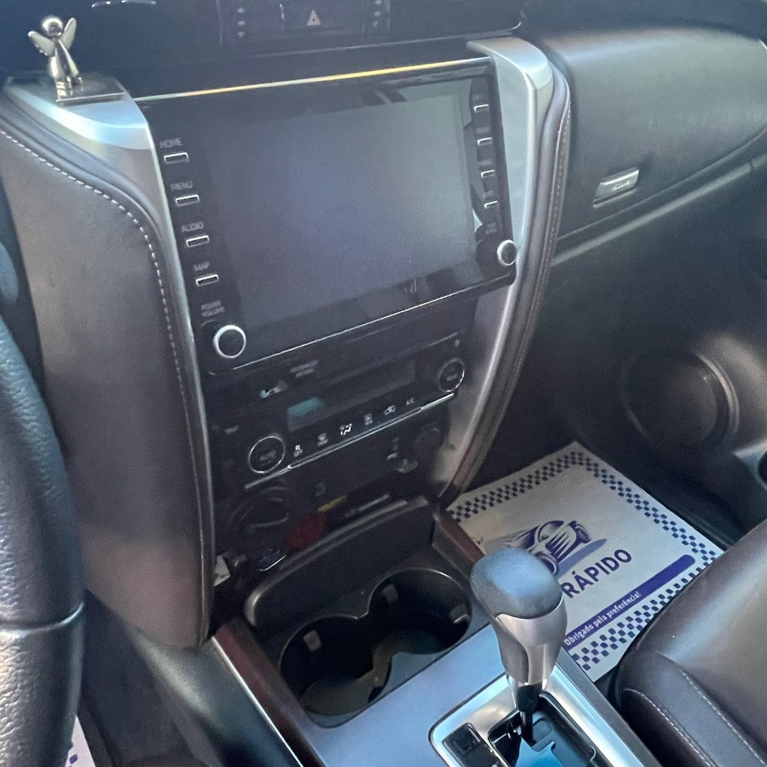 TOYOTA Hilux SW4 2.8 16V 4P SRX 4X4 7 LUGARES TURBO DIESEL AUTOMÁTICO