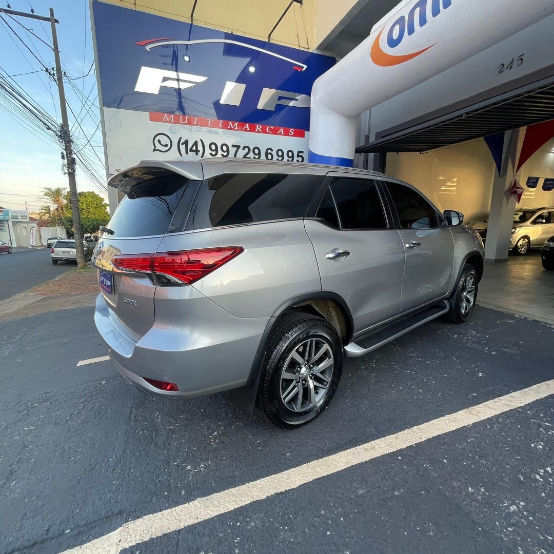 TOYOTA Hilux SW4 2.8 16V 4P SRX 4X4 7 LUGARES TURBO DIESEL AUTOMÁTICO