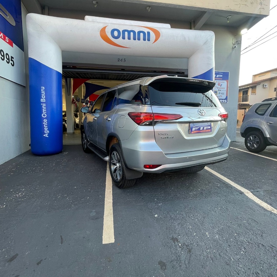 TOYOTA Hilux SW4 2.8 16V 4P SRX 4X4 7 LUGARES TURBO DIESEL AUTOMÁTICO