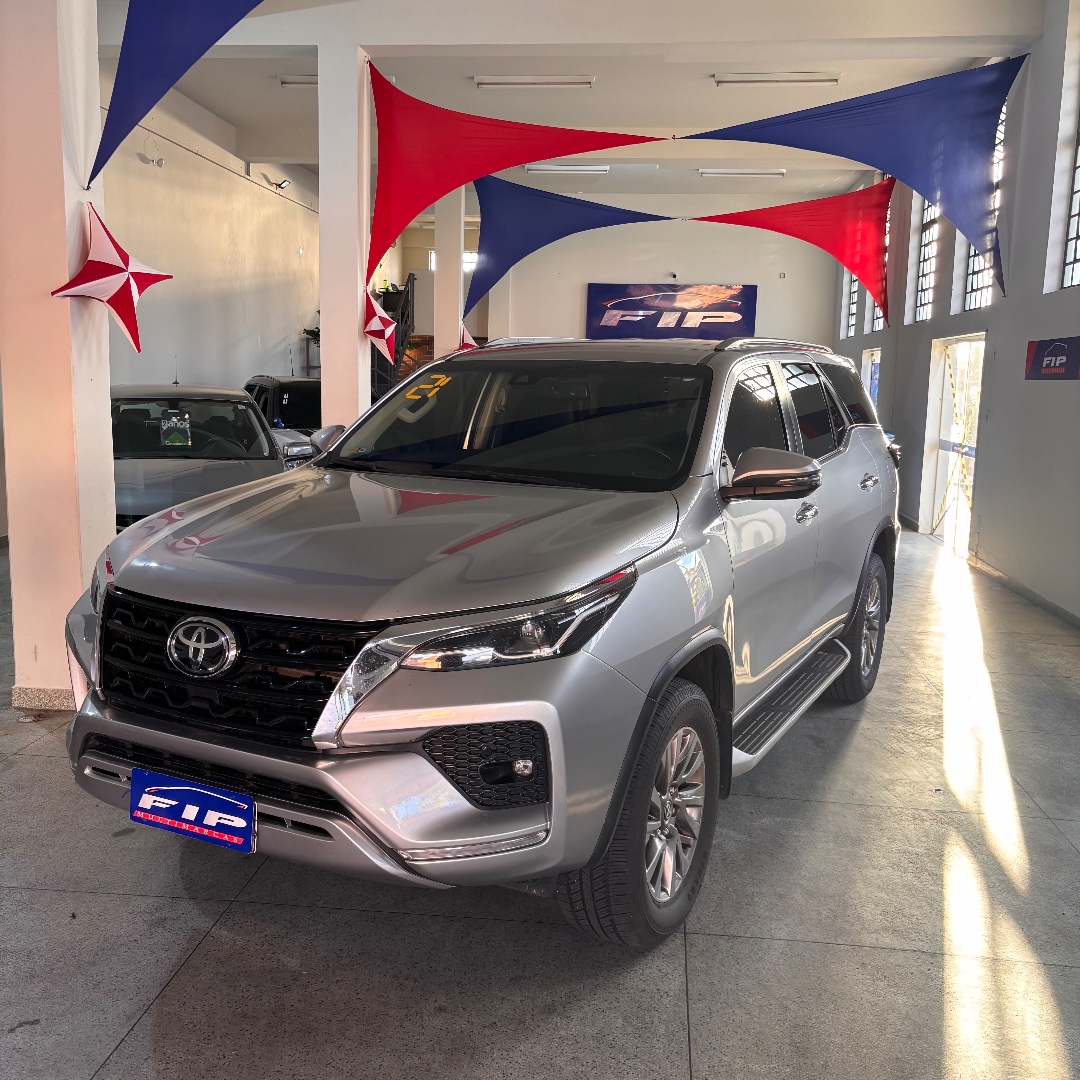 TOYOTA Hilux SW4 2.8 16V 4P SRX 4X4 7 LUGARES TURBO DIESEL AUTOMÁTICO