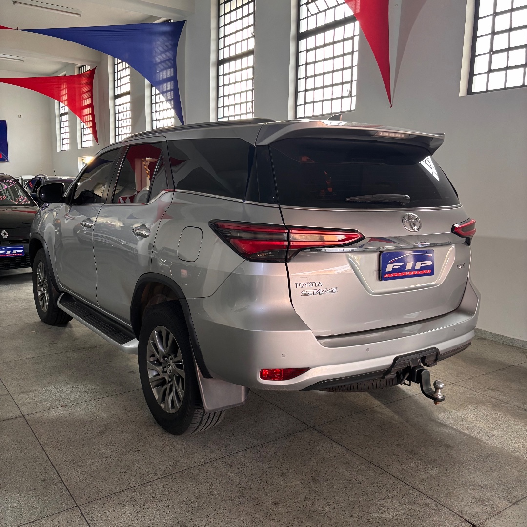 TOYOTA Hilux SW4 2.8 16V 4P SRX 4X4 7 LUGARES TURBO DIESEL AUTOMÁTICO