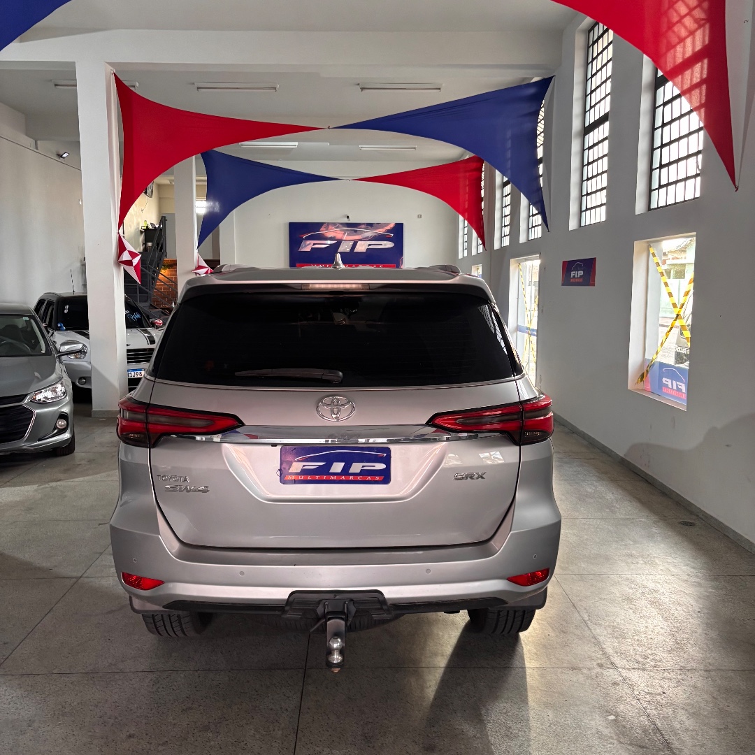 TOYOTA Hilux SW4 2.8 16V 4P SRX 4X4 7 LUGARES TURBO DIESEL AUTOMÁTICO