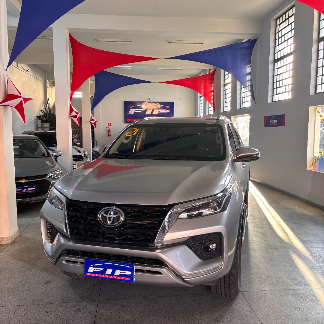 TOYOTA Hilux SW4 2.8 16V 4P SRX 4X4 7 LUGARES TURBO DIESEL AUTOMÁTICO