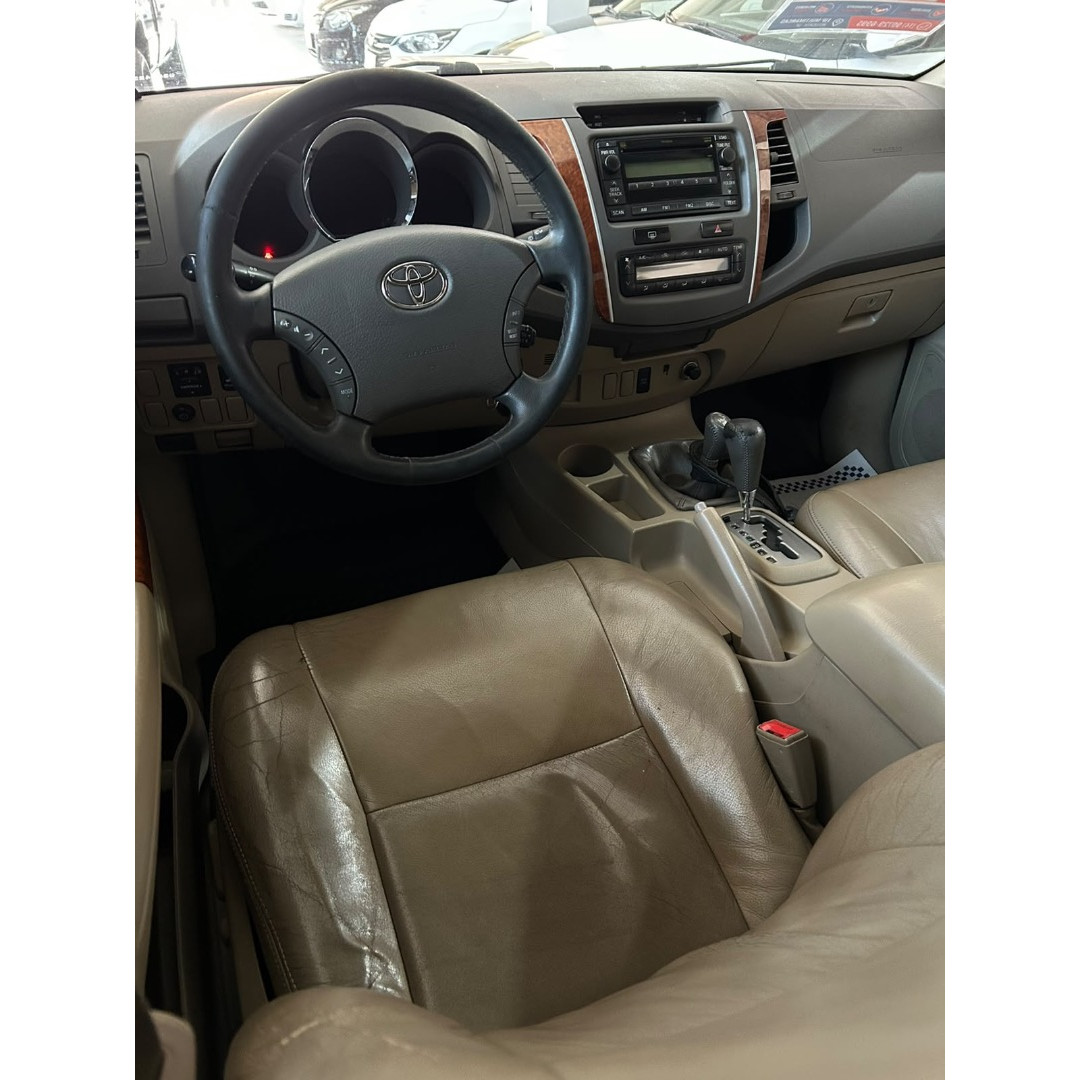 TOYOTA Hilux SW4 3.0 V6 12V 4P SRV 4X4 TURBO DIESEL AUTOMÁTICO