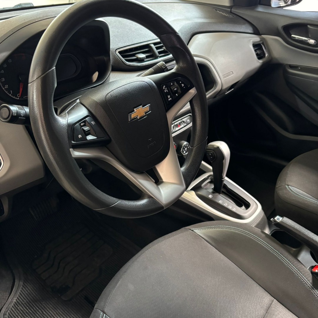 CHEVROLET Onix Hatch 1.4 4P FLEX LT AUTOMÁTICO
