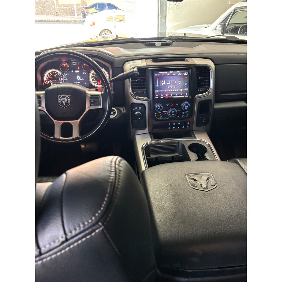 RAM 2500 6.7 I6 24V SLT CABINE DUPLA TURBO DIESEL LARAMIE 4X4 AUTOMÁTICO