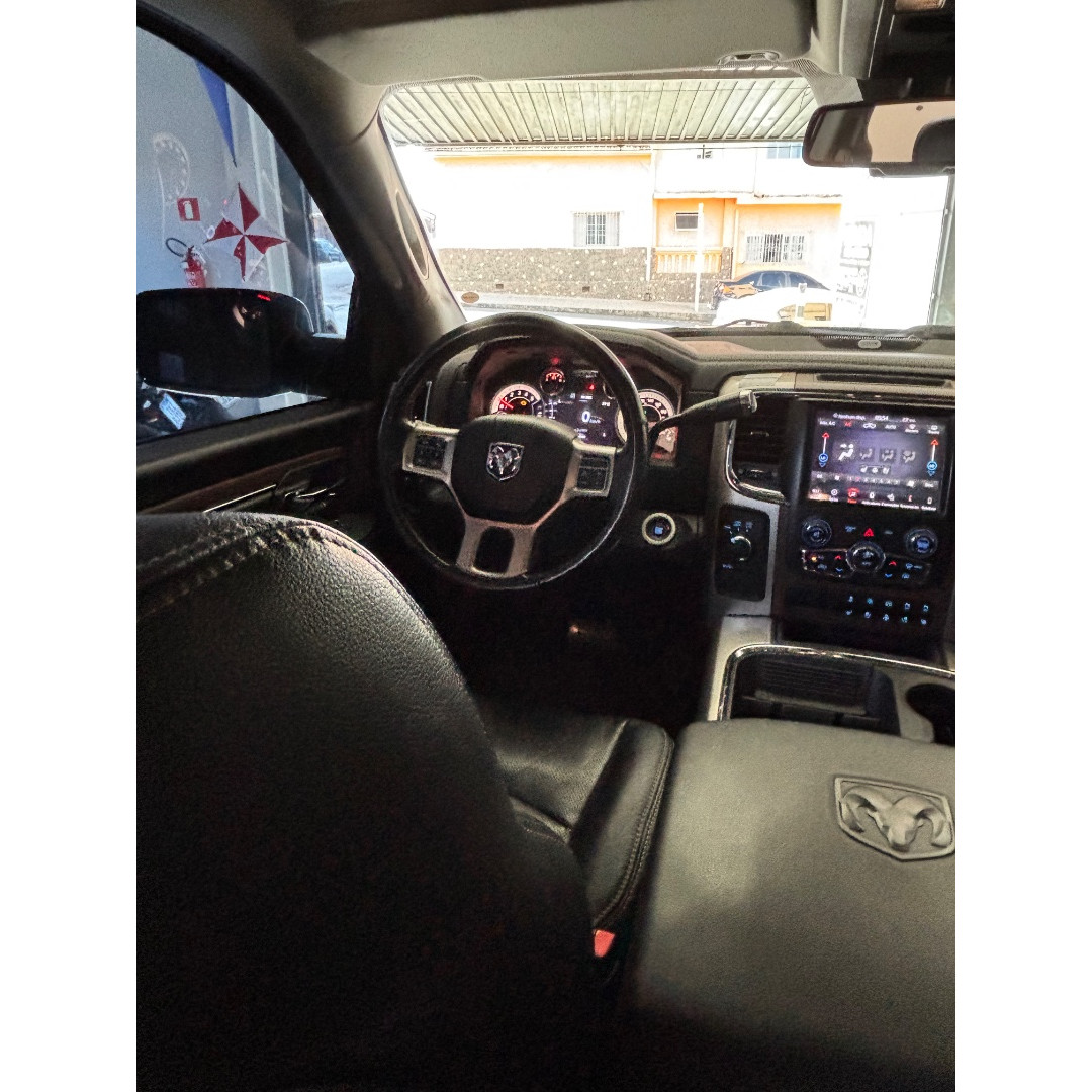 RAM 2500 6.7 I6 24V SLT CABINE DUPLA TURBO DIESEL LARAMIE 4X4 AUTOMÁTICO