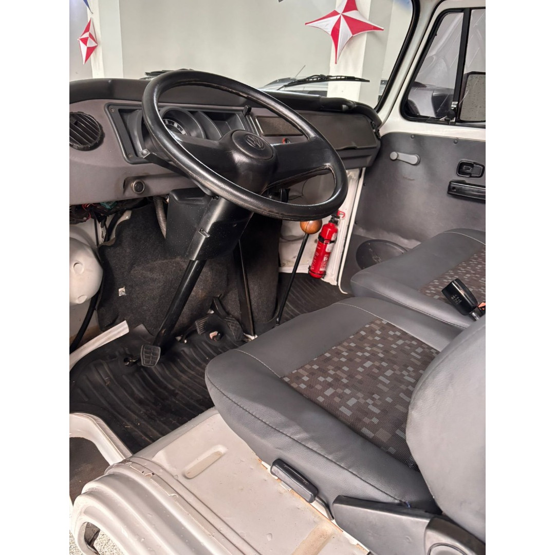 VOLKSWAGEN Kombi 1.4 FLEX STD 9 LUGARES