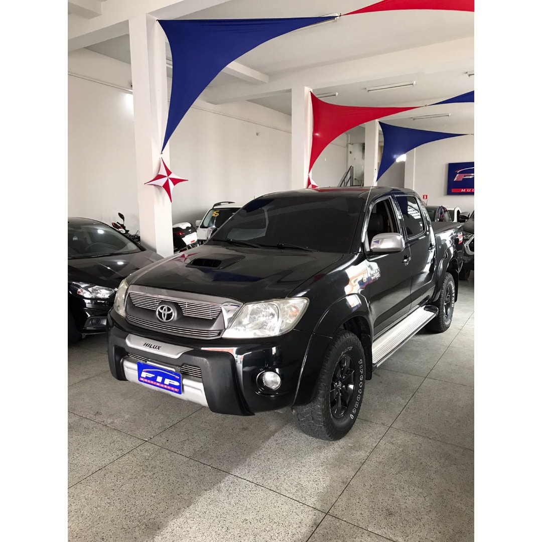 TOYOTA Hilux Caminhonete 3.0 4P SR 4X4 TURBO DIESEL CABINE DUPLA AUTOMÁTICO