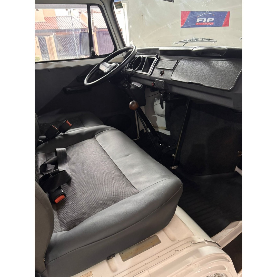 VOLKSWAGEN Kombi 1.4 FLEX STD 9 LUGARES