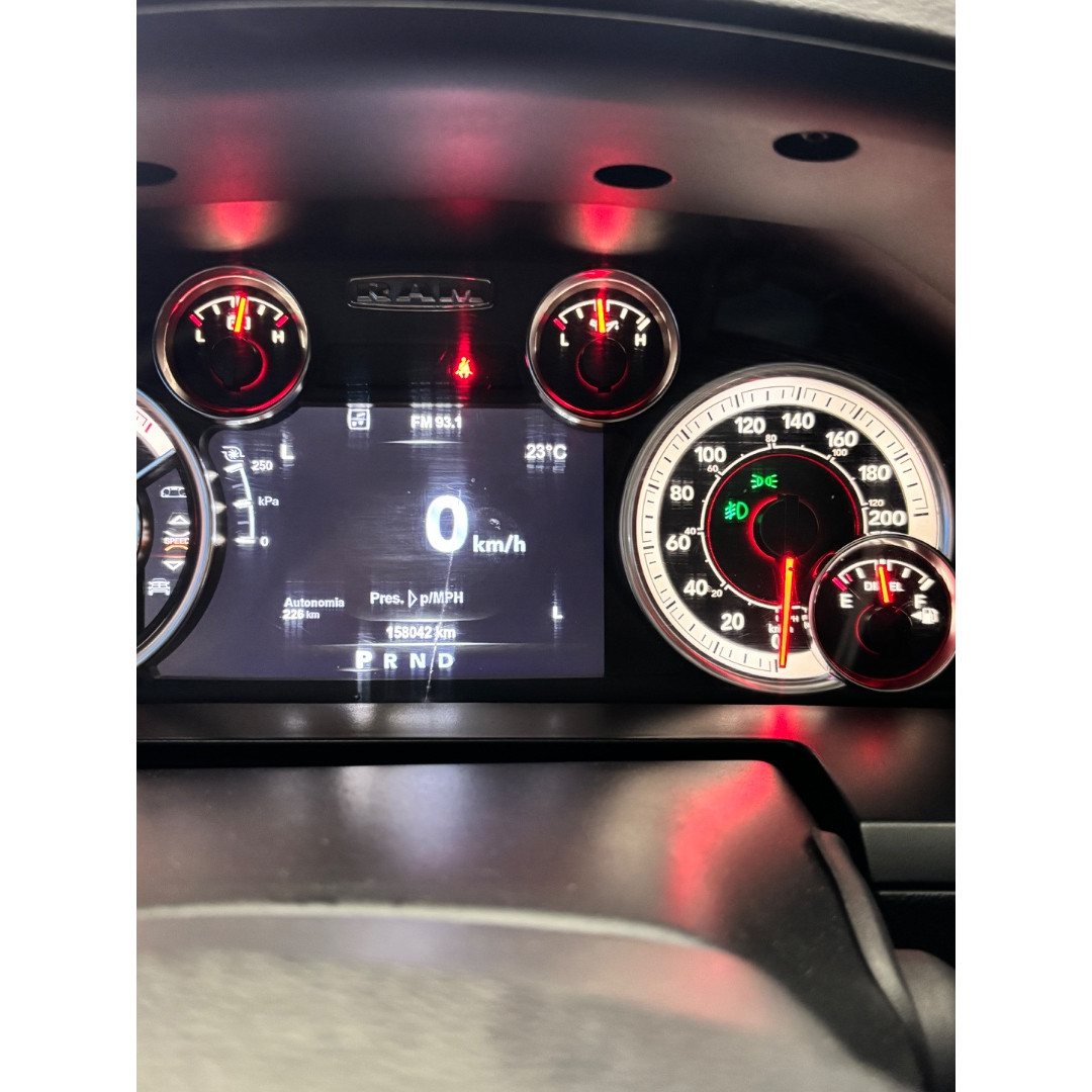 RAM 2500 6.7 I6 24V SLT CABINE DUPLA TURBO DIESEL LARAMIE 4X4 AUTOMÁTICO