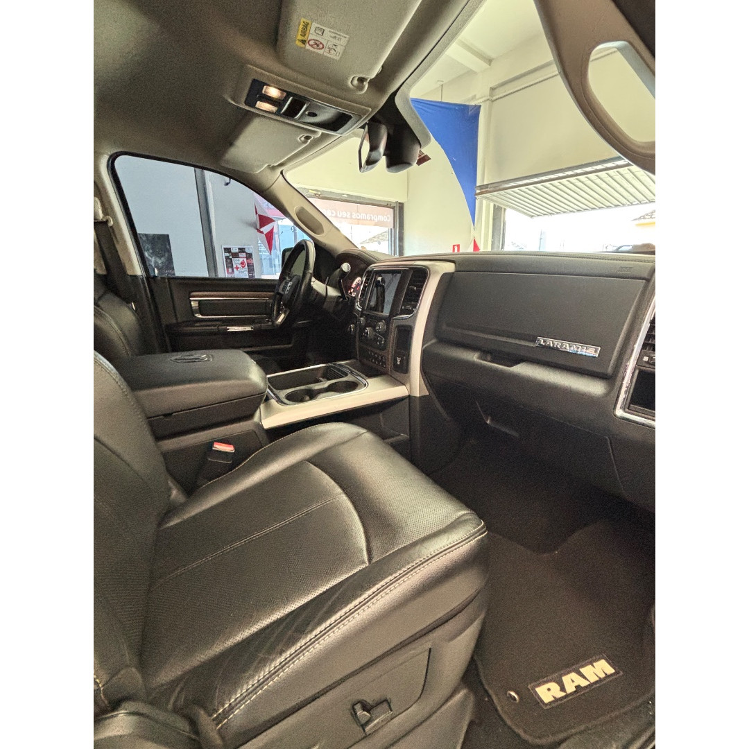 RAM 2500 6.7 I6 24V SLT CABINE DUPLA TURBO DIESEL LARAMIE 4X4 AUTOMÁTICO