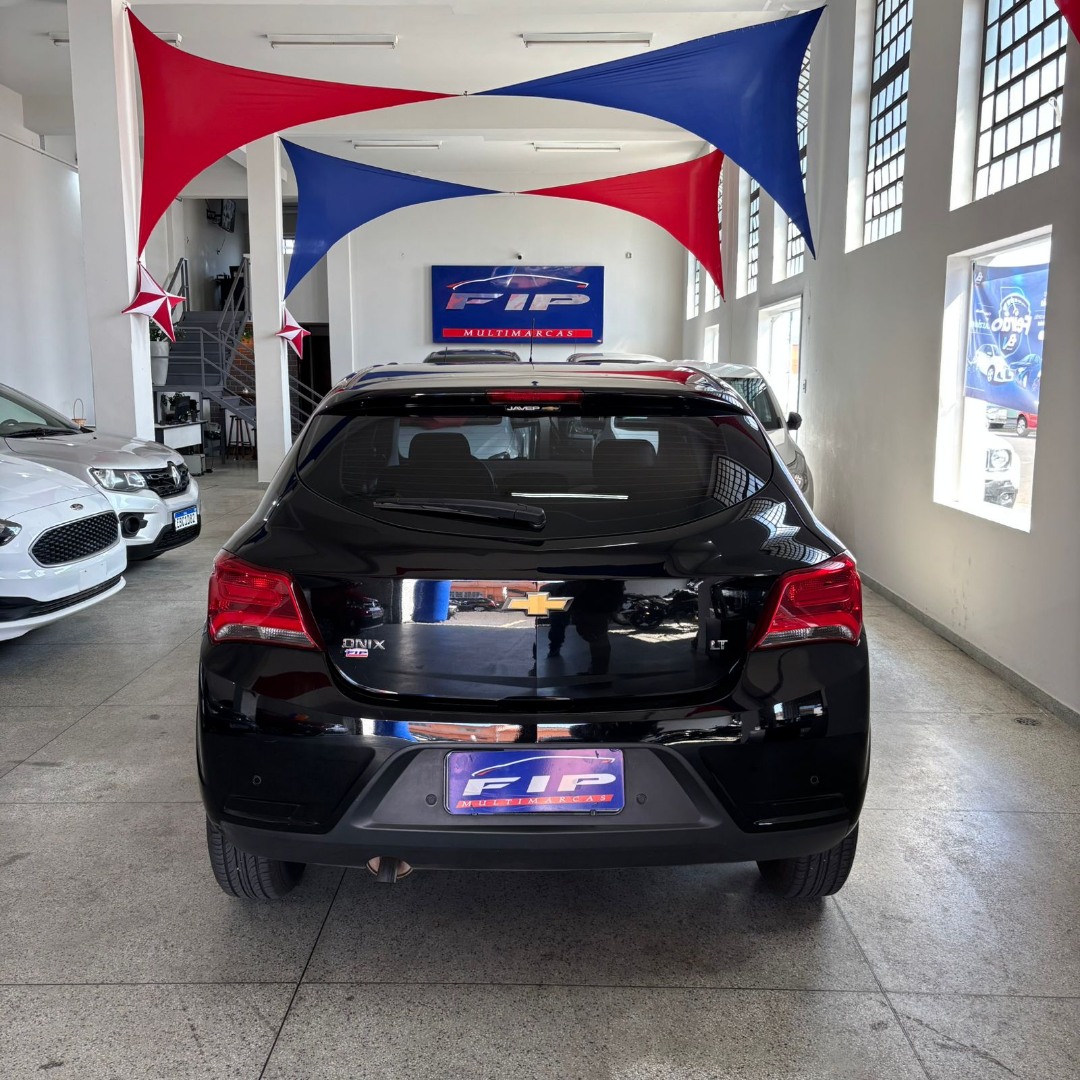 CHEVROLET Onix Hatch 1.4 4P FLEX LT AUTOMÁTICO