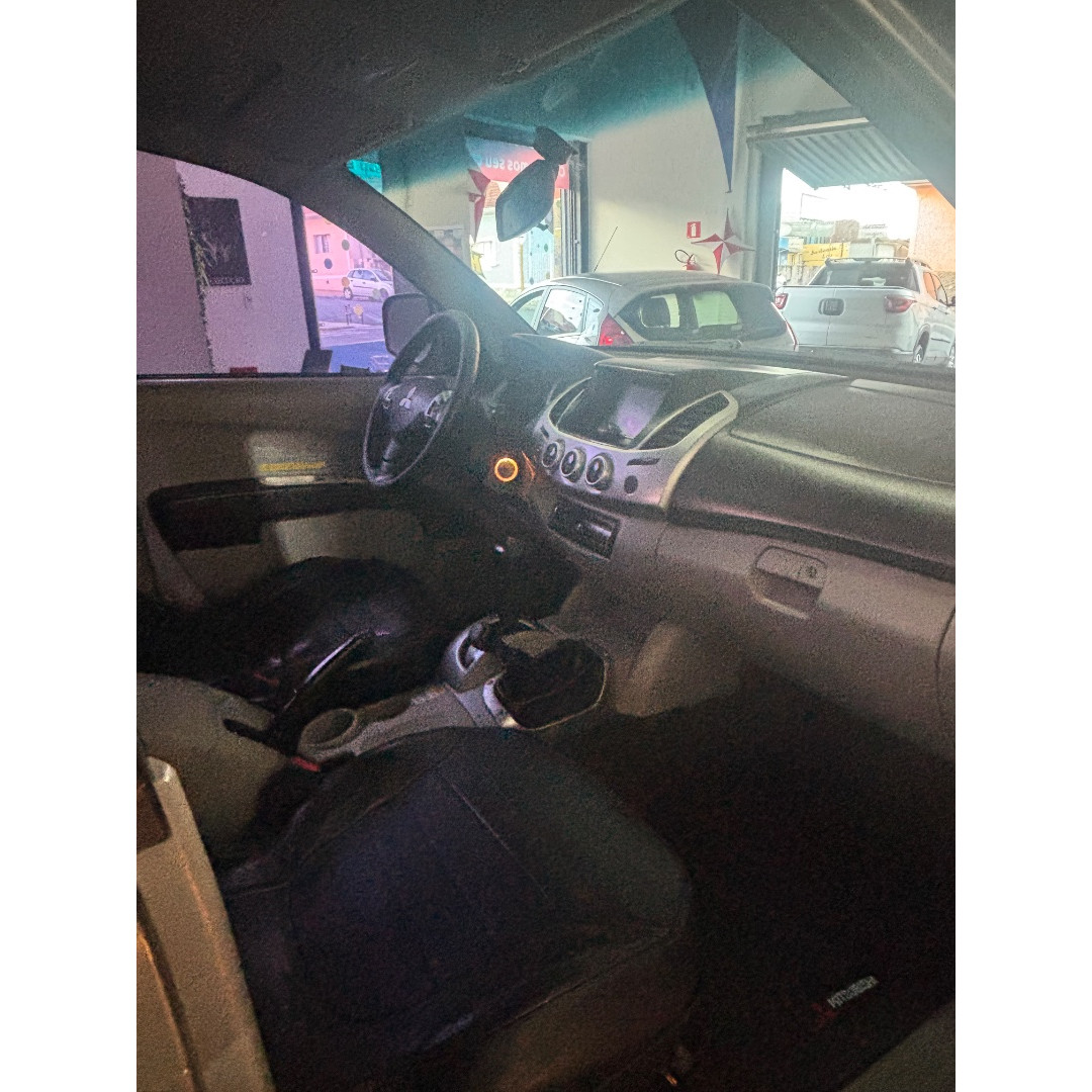 MITSUBISHI L 200 Triton 3.2 16V HPE 4X4 CABINE DUPLA TURBO DIESEL INTERCOOLER AUTOMÁTICO