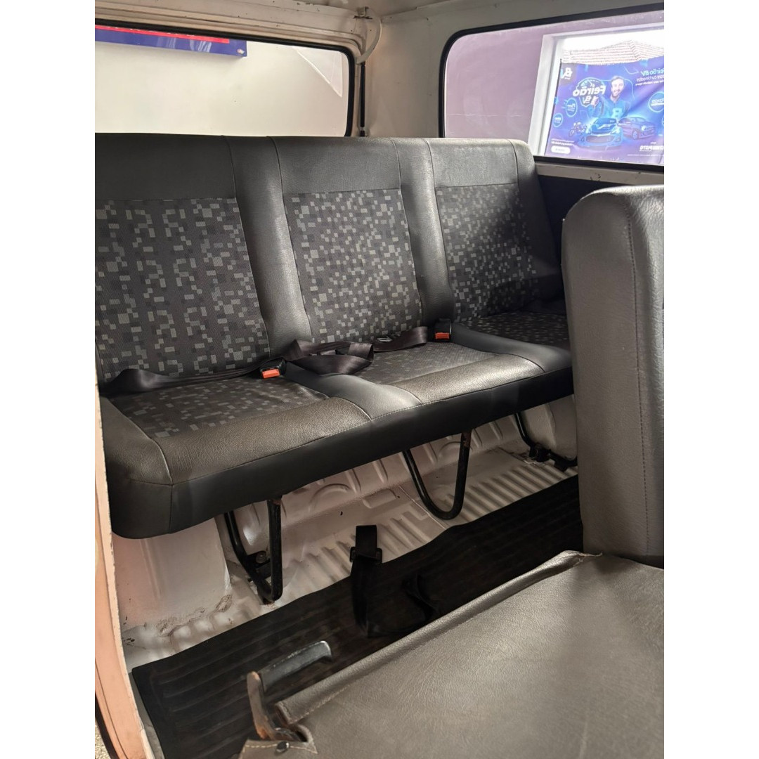 VOLKSWAGEN Kombi 1.4 FLEX STD 9 LUGARES